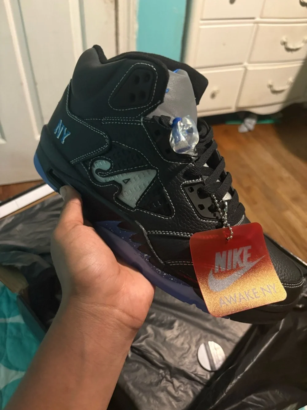 Jordan Men's Black and Blue Sneakers